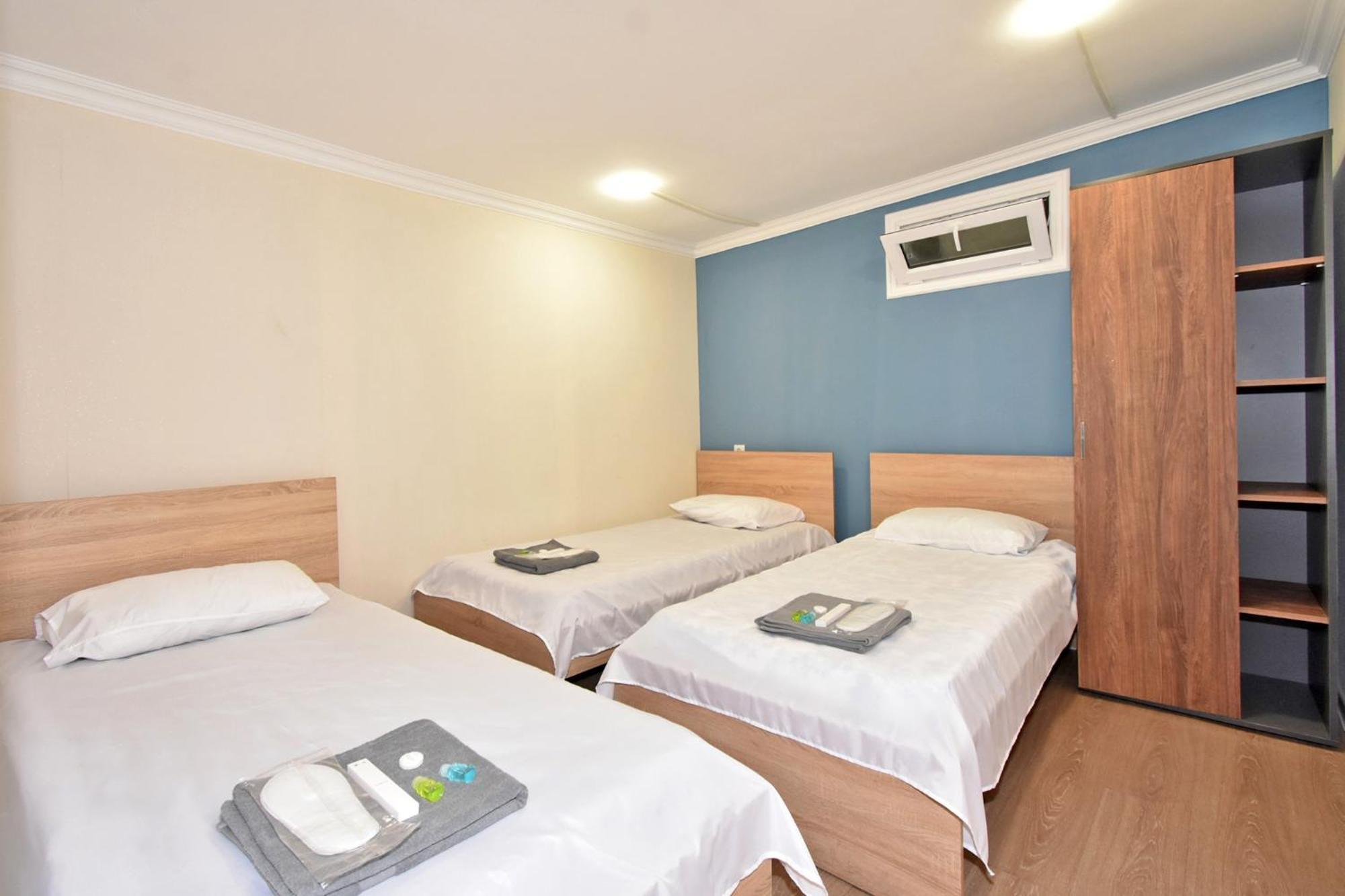 Aaaa Hotel Yerevan Bagian luar foto