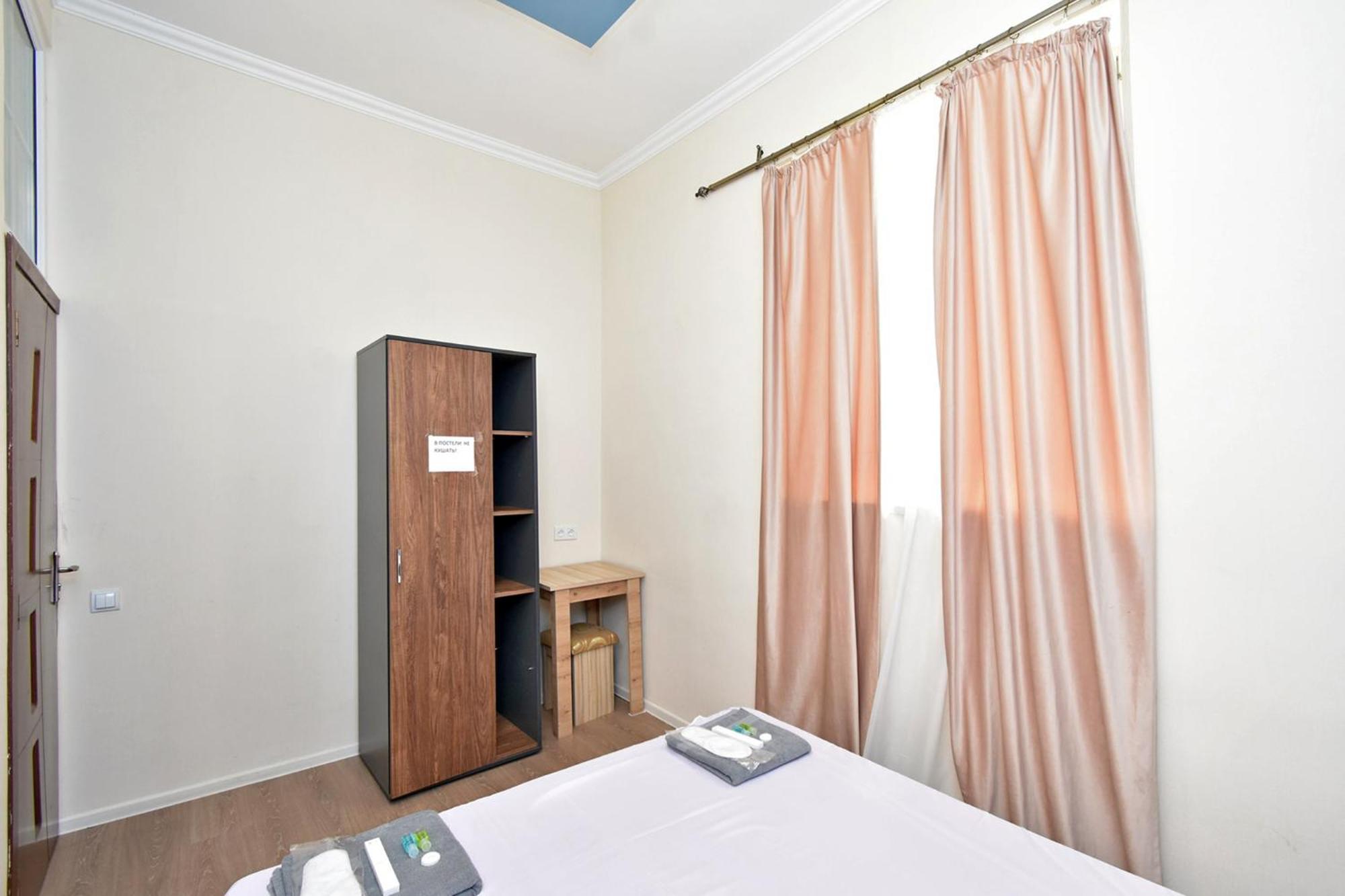 Aaaa Hotel Yerevan Bagian luar foto