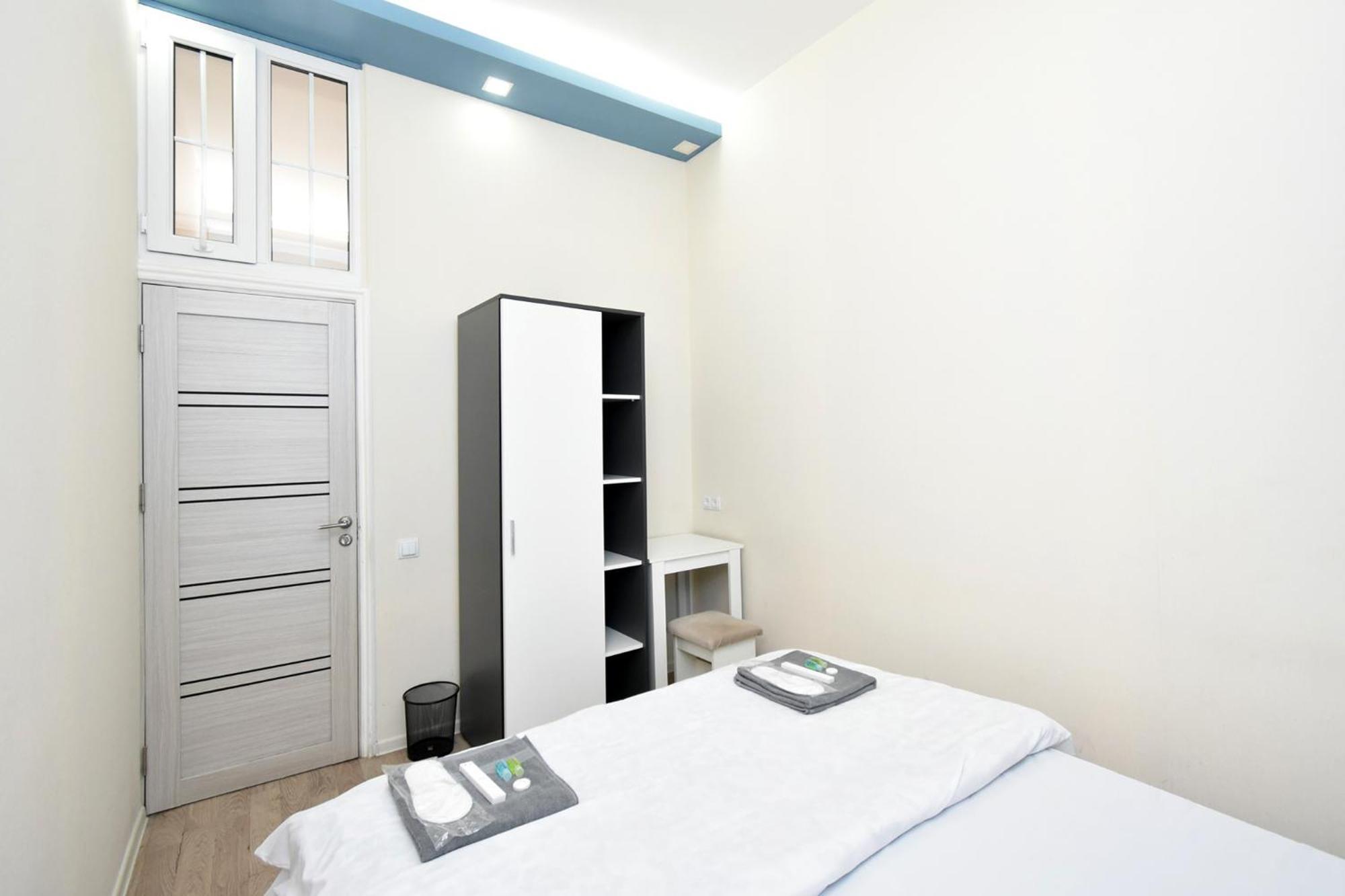 Aaaa Hotel Yerevan Bagian luar foto