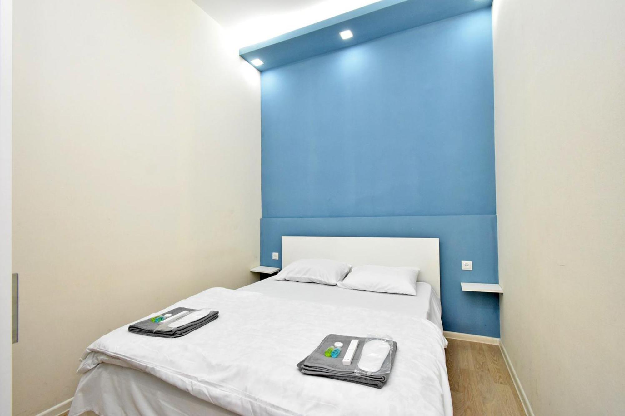 Aaaa Hotel Yerevan Bagian luar foto