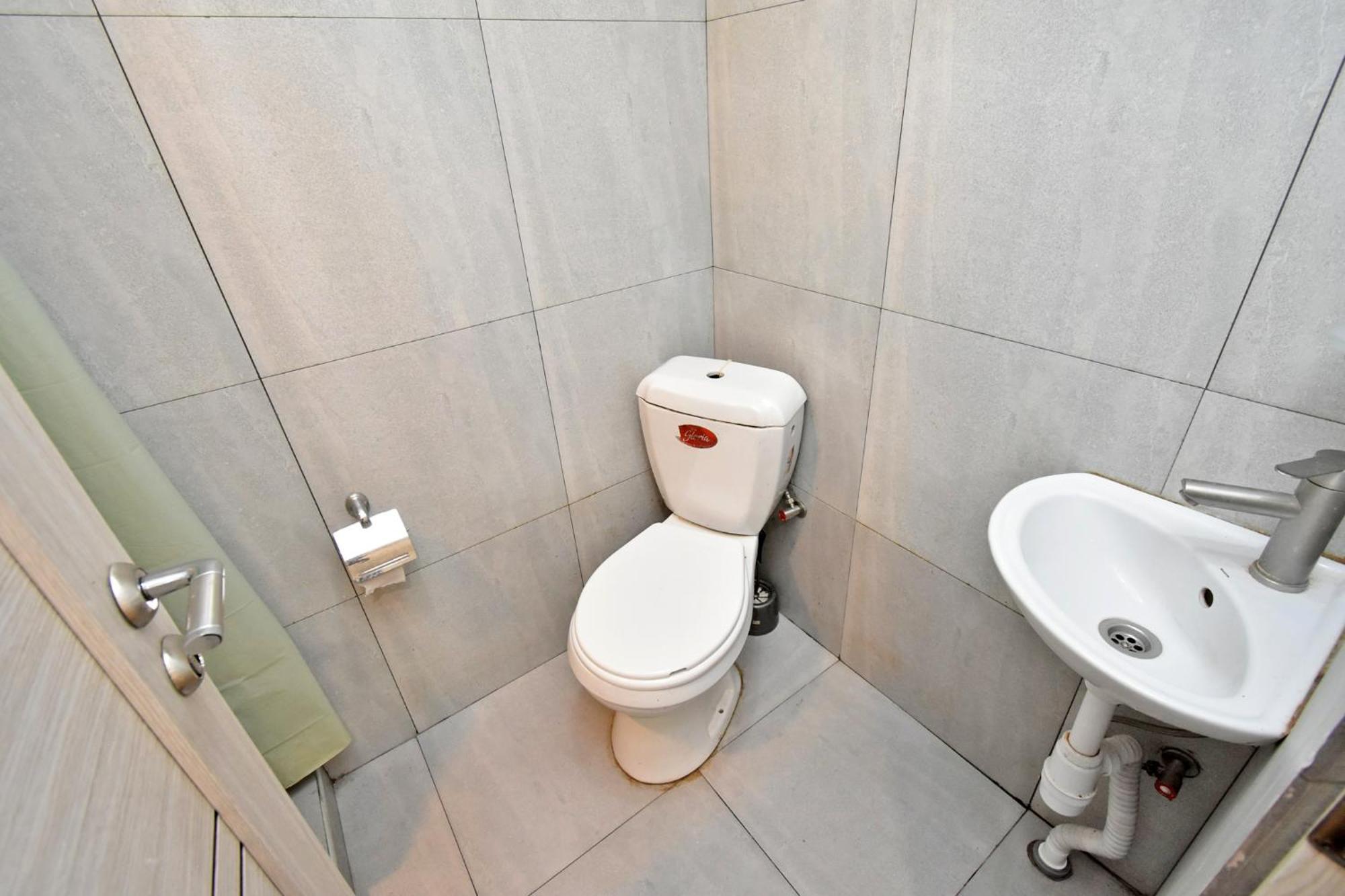 Aaaa Hotel Yerevan Bagian luar foto