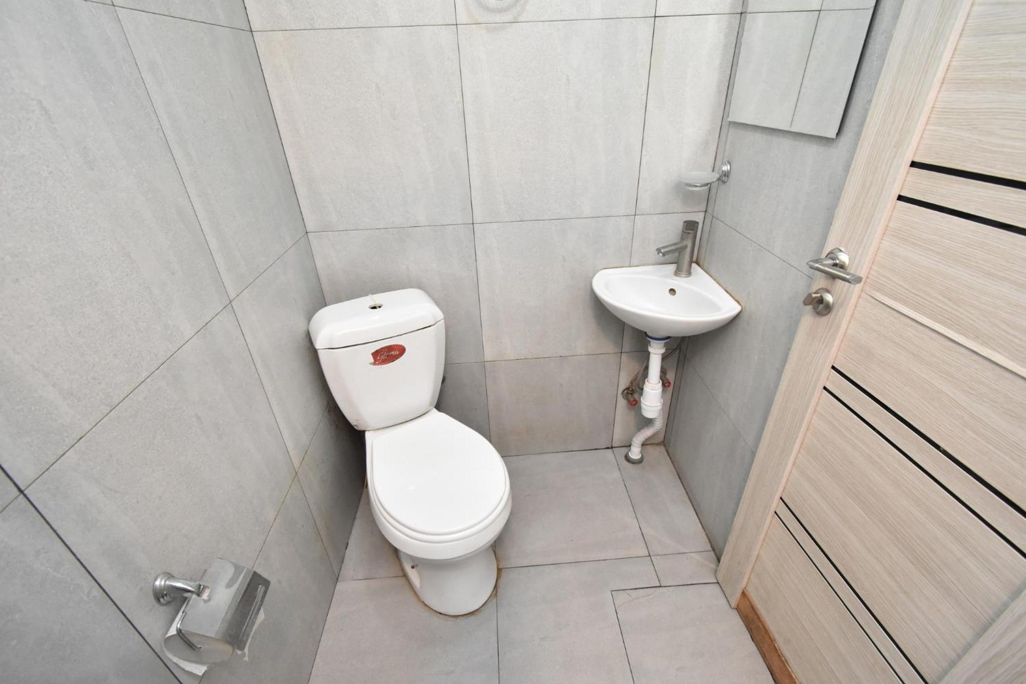Aaaa Hotel Yerevan Bagian luar foto